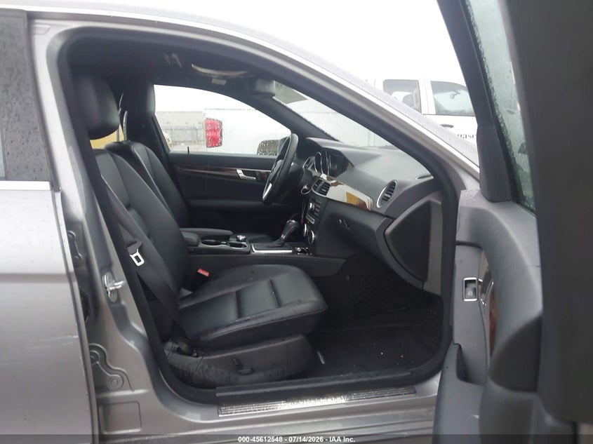 2014 Mercedes-benz C-klasse VIN WDDGF4HB9EA957678 IAAI salvage auction — RIGHT SIDE, Original (Texas), sold $5,600 on 2026-08-27 (photo 5)