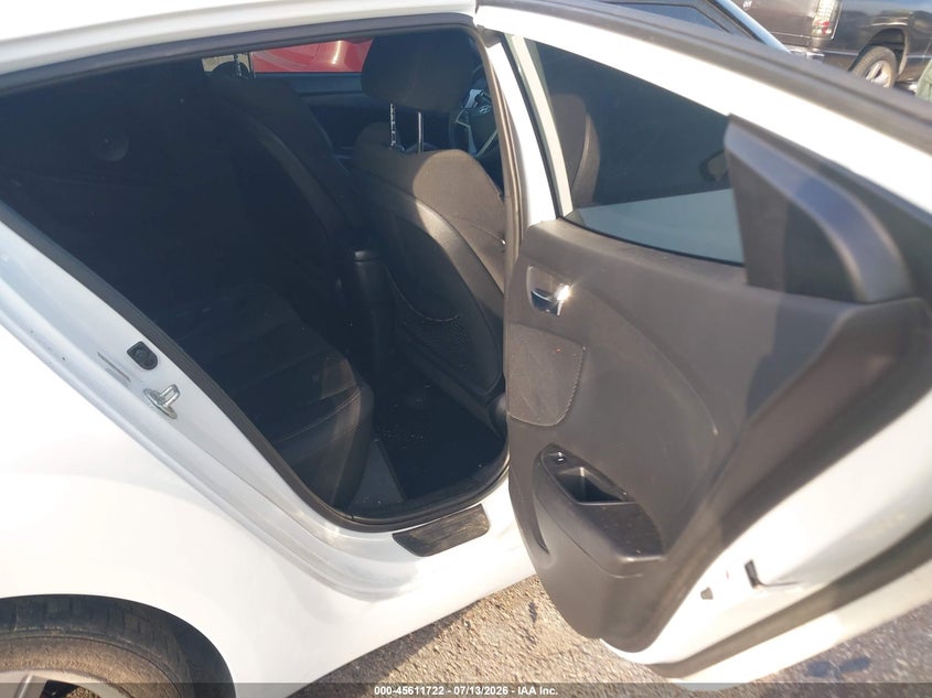 2015 Hyundai Veloster VIN KMHTC6AD7FU242886 IAAI salvage auction — NORMAL WEAR, Original (Texas), sold $25 on 2026-07-29 (photo 8)