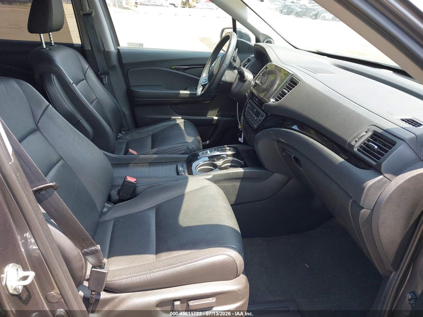2021 Honda Pilot VIN 5FNYF6H68MB081768 IAAI salvage auction — REAR END, Salvage Title, sold $8,000 on 2026-08-17 (photo 5)