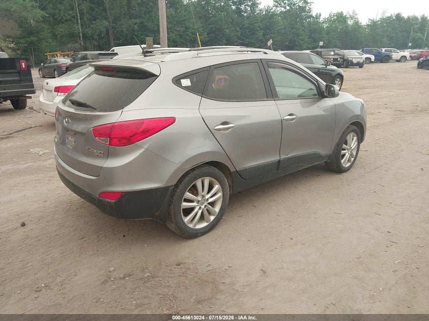 2011 Hyundai Tucson VIN KM8JU3AC6BU215599 IAAI salvage auction — NORMAL WEAR, Original (New Hampshire), sold $900 on 2026-07-28 (photo 4)