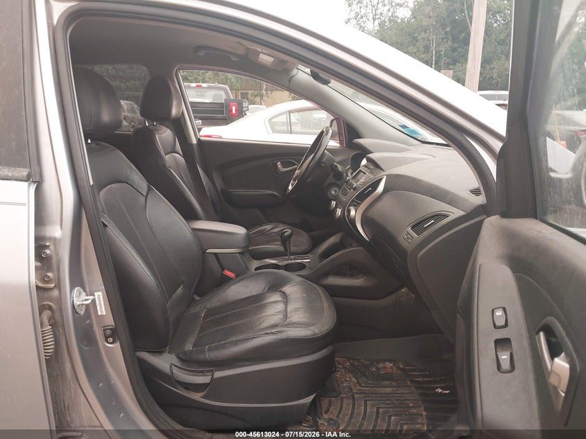 2011 Hyundai Tucson VIN KM8JU3AC6BU215599 IAAI salvage auction — NORMAL WEAR, Original (New Hampshire), sold $900 on 2026-07-28 (photo 5)