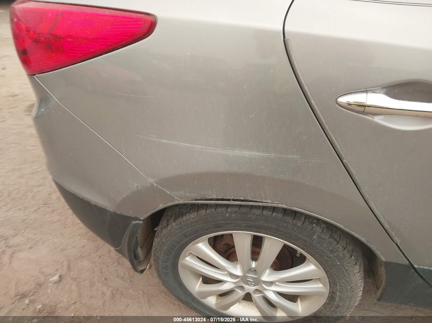 2011 Hyundai Tucson VIN KM8JU3AC6BU215599 IAAI salvage auction — NORMAL WEAR, Original (New Hampshire), sold $900 on 2026-07-28 (photo 6)
