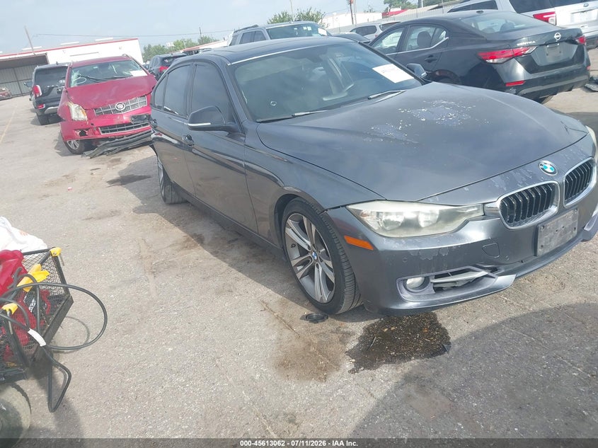 2014 BMW 3er VIN WBA3A5C5XEP602477 IAAI salvage auction — REAR END, Wait Title, sold $1,475 on 2026-08-19 (photo 1)