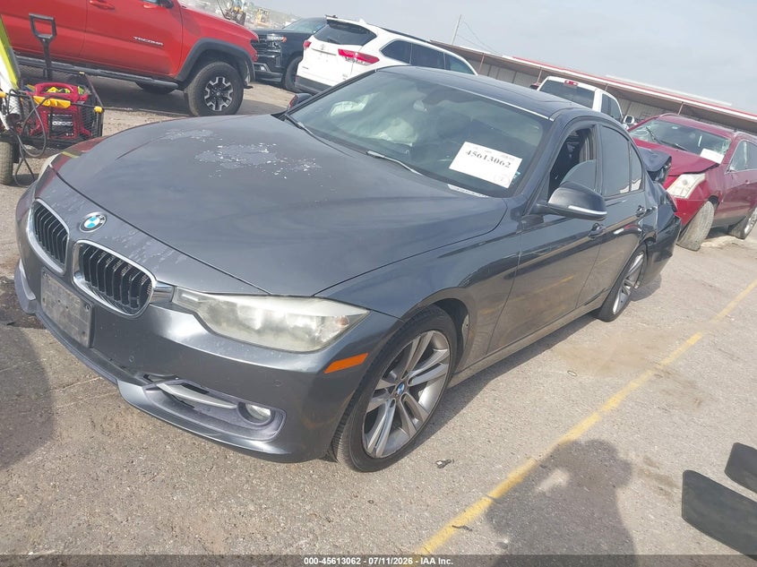 2014 BMW 3er VIN WBA3A5C5XEP602477 IAAI salvage auction — REAR END, Wait Title, sold $1,475 on 2026-08-19 (photo 2)