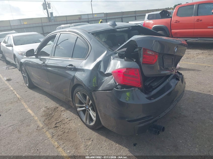 2014 BMW 3er VIN WBA3A5C5XEP602477 IAAI salvage auction — REAR END, Wait Title, sold $1,475 on 2026-08-19 (photo 3)