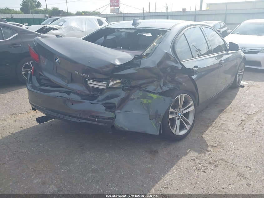 2014 BMW 3er VIN WBA3A5C5XEP602477 IAAI salvage auction — REAR END, Wait Title, sold $1,475 on 2026-08-19 (photo 4)