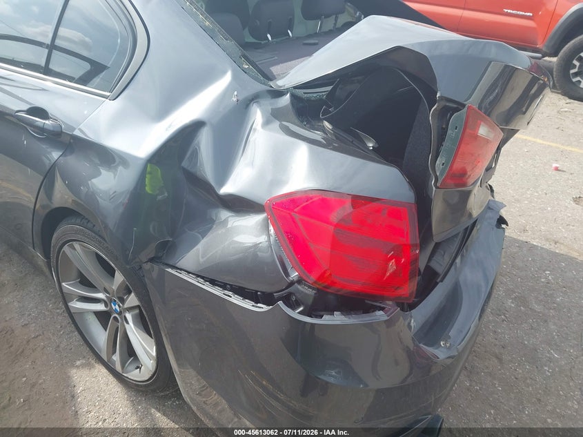 2014 BMW 3er VIN WBA3A5C5XEP602477 IAAI salvage auction — REAR END, Wait Title, sold $1,475 on 2026-08-19 (photo 6)