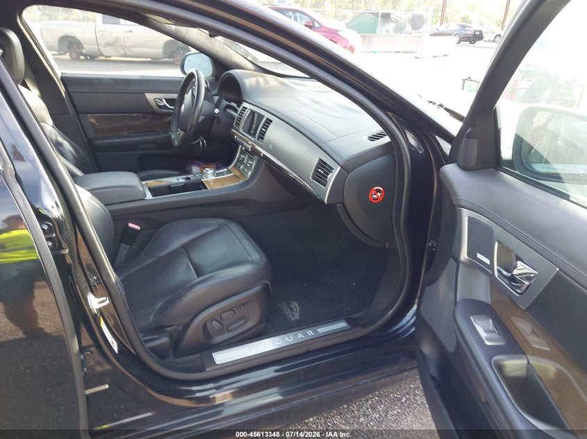 2011 Jaguar Xf VIN SAJWA0JC7BMR89542 IAAI salvage auction — NORMAL WEAR, Clear (Florida), sold $350 on 2026-07-21 (photo 5)