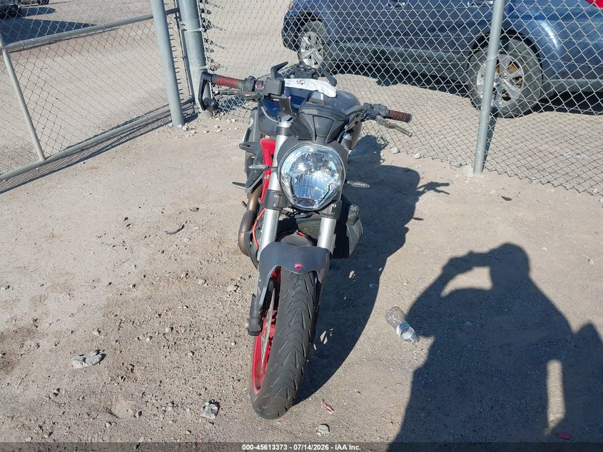 2017 Ducati Monster VIN ZDM1RBTSXHB023406 IAAI salvage auction — SIDE, Wait Title, sold $650 on 2026-10-07 (photo 5)