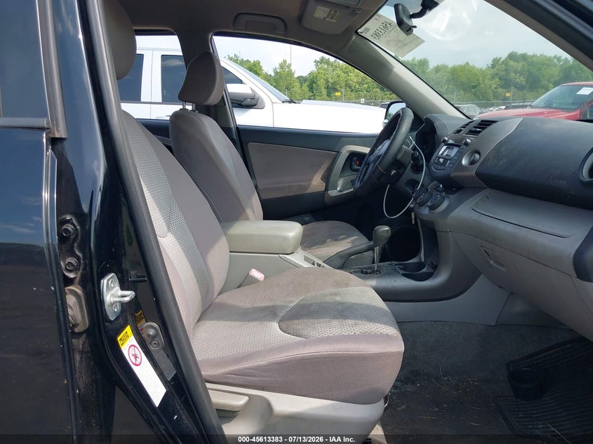 2008 Toyota Rav4 VIN JTMBD33V586076618 IAAI salvage auction — NORMAL WEAR, Clear (Connecticut), sold $1,150 on 2026-07-30 (photo 5)