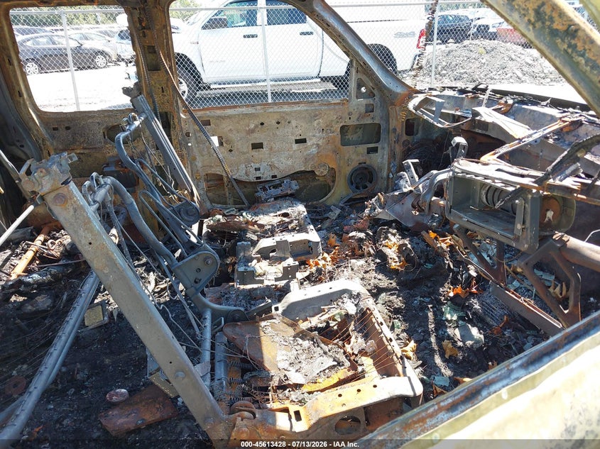 2004 Gmc Sierra 1500 VIN 1GTEK19T44E176139 IAAI salvage auction — INTERIOR BURN, Mv-907A (New York), sold $250 on 2026-07-24 (photo 5)