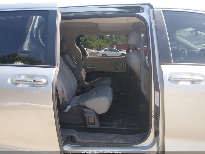 2021 Toyota Sienna VIN 5TDYSKFCXMS001329 IAAI salvage auction — FRONT END, Wait Title, sold $12,950 on 2026-08-21 (photo 8)