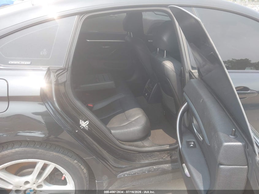 2017 BMW 4er VIN WBA4F9C30HG812084 IAAI salvage auction — FRESH WATER, Salvage (Connecticut), sold $3,250 on 2026-08-13 (photo 8)