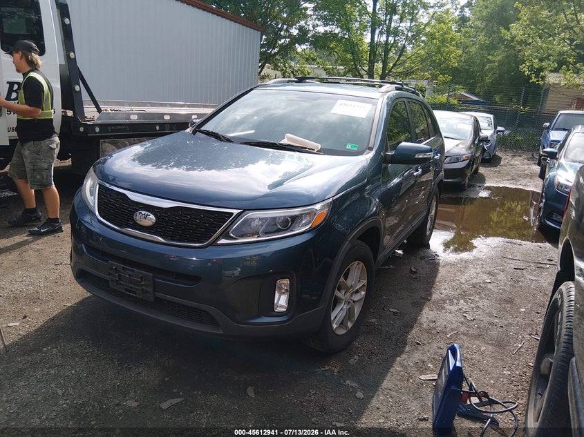 2015 Kia Sorento VIN 5XYKT3A66FG593628 IAAI salvage auction — NORMAL WEAR, Clear (Virginia), sold $1,000 on 2026-07-30 (photo 2)