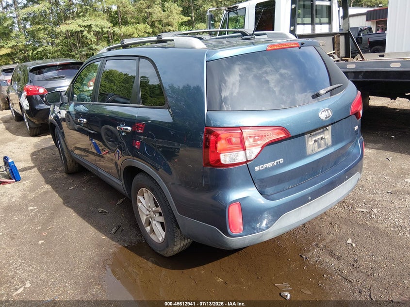 2015 Kia Sorento VIN 5XYKT3A66FG593628 IAAI salvage auction — NORMAL WEAR, Clear (Virginia), sold $1,000 on 2026-07-30 (photo 3)