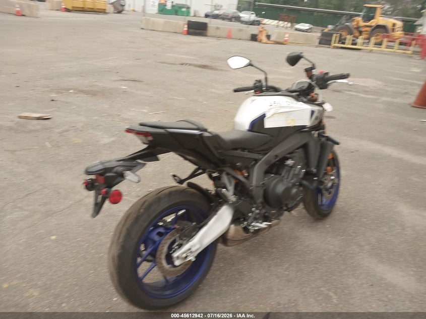 2025 Yamaha Mt09 VIN JYARN95E9SA002050 IAAI salvage auction — LEFT FRONT, Mv-907A (New York), sold $5,100 on 2026-07-29 (photo 4)