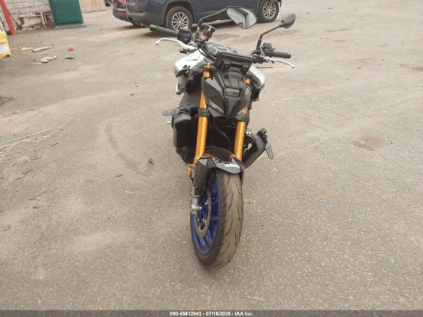 2025 Yamaha Mt09 VIN JYARN95E9SA002050 IAAI salvage auction — LEFT FRONT, Mv-907A (New York), sold $5,100 on 2026-07-29 (photo 5)
