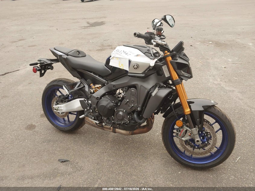 2025 Yamaha Mt09 VIN JYARN95E9SA002050 IAAI salvage auction — LEFT FRONT, Mv-907A (New York), sold $5,100 on 2026-07-29 (photo 8)