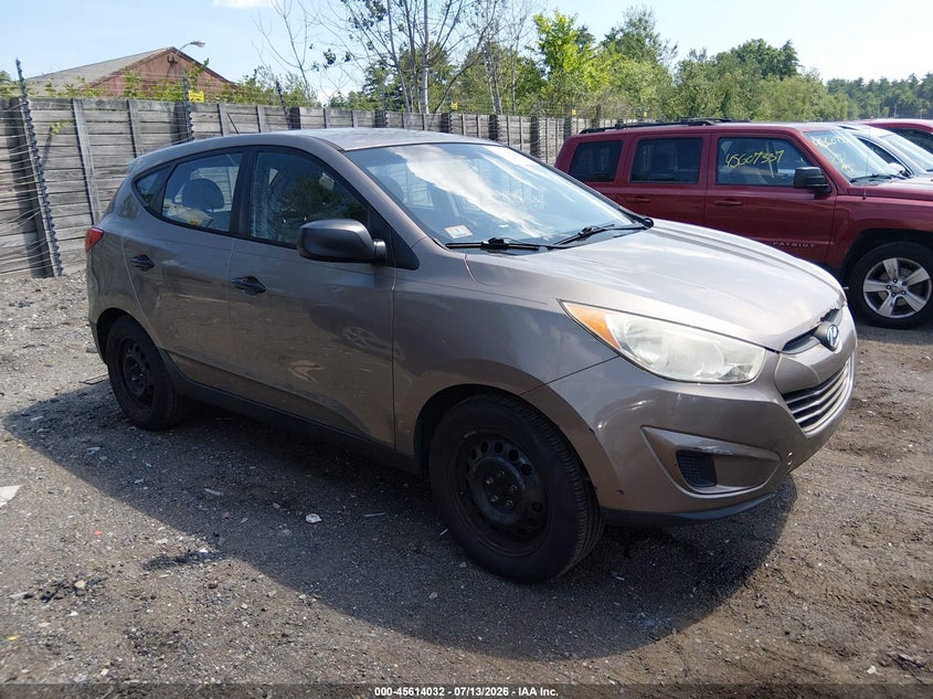 2011 Hyundai Tucson VIN KM8JT3AB1BU220770 IAAI salvage auction — NORMAL WEAR, Clear (Massachusetts), sold $650 on 2026-07-24 (photo 1)