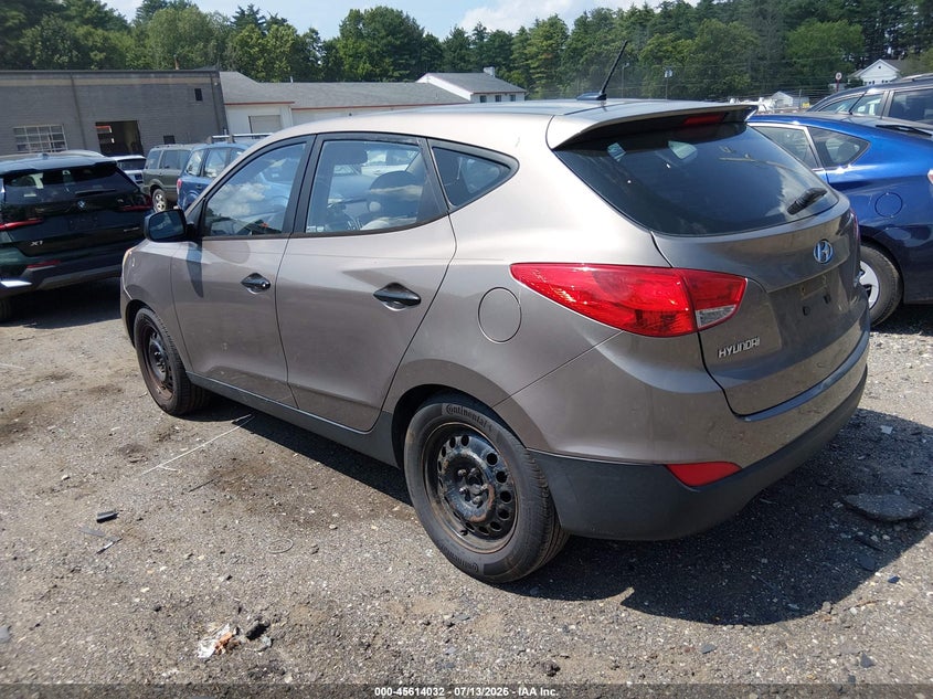 2011 Hyundai Tucson VIN KM8JT3AB1BU220770 IAAI salvage auction — NORMAL WEAR, Clear (Massachusetts), sold $650 on 2026-07-24 (photo 3)
