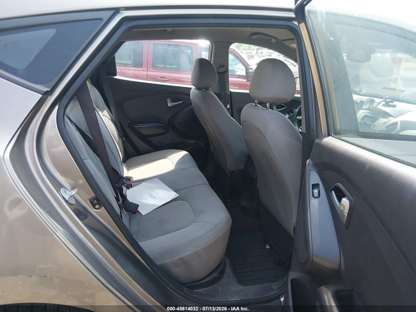 2011 Hyundai Tucson VIN KM8JT3AB1BU220770 IAAI salvage auction — NORMAL WEAR, Clear (Massachusetts), sold $650 on 2026-07-24 (photo 8)