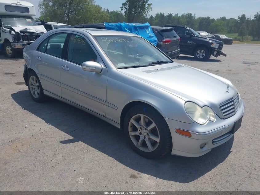 2007 Mercedes-benz C class VIN WDBRF92H77F919352 IAAI salvage auction — REAR END, Mv-907A (New York), sold $425 on 2026-08-06 (photo 1)