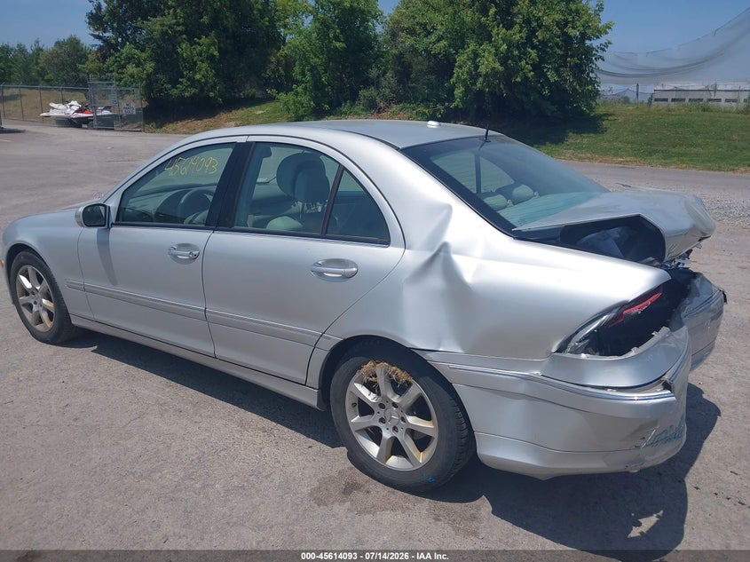 2007 Mercedes-benz C class VIN WDBRF92H77F919352 IAAI salvage auction — REAR END, Mv-907A (New York), sold $425 on 2026-08-06 (photo 3)