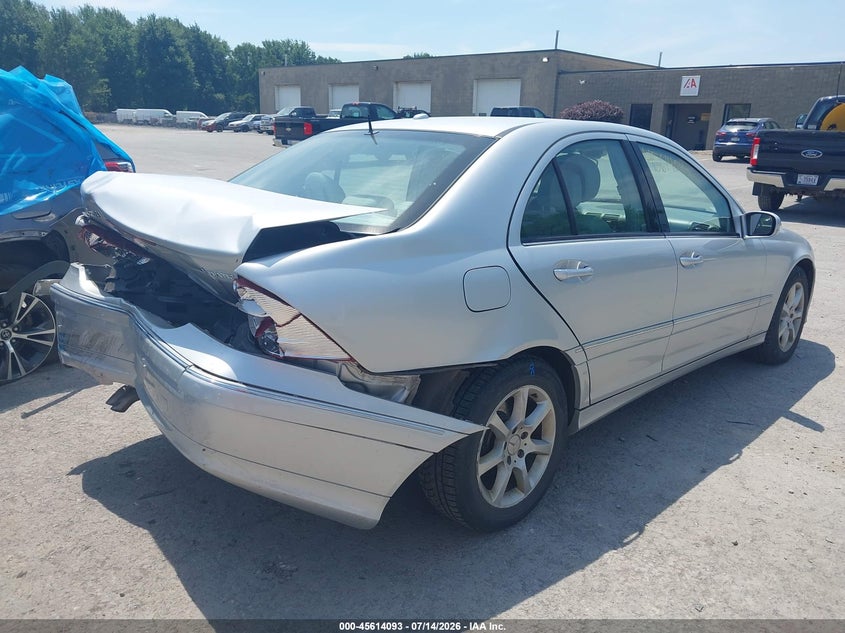 2007 Mercedes-benz C class VIN WDBRF92H77F919352 IAAI salvage auction — REAR END, Mv-907A (New York), sold $425 on 2026-08-06 (photo 4)