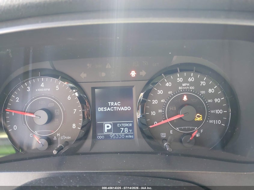 2017 Toyota Sienna VIN 5TDKZ3DC0HS859666 IAAI salvage auction — FRONT END, Salvage Title, sold $4,650 on 2026-07-19 (photo 7)
