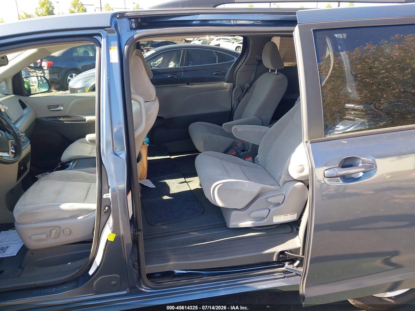 2017 Toyota Sienna VIN 5TDKZ3DC0HS859666 IAAI salvage auction — FRONT END, Salvage Title, sold $4,650 on 2026-07-19 (photo 8)