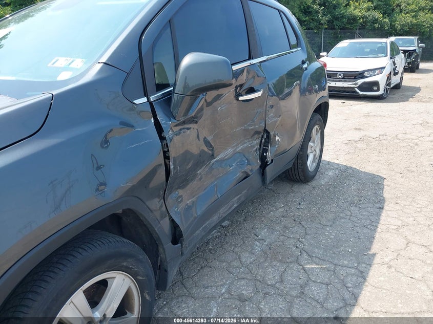 2018 Chevrolet Trax VIN KL7CJLSB7JB647184 IAAI salvage auction — SIDE, Salvage (Pennsylvania), sold $850 on 2026-07-31 (photo 6)