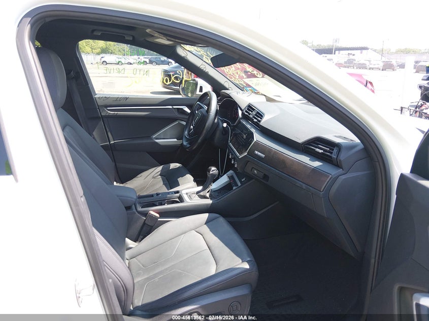 2021 Audi Q3 VIN WA1EECF36M1038241 IAAI salvage auction — FRONT END, Salvage Title, sold $7,300 on 2026-08-26 (photo 5)