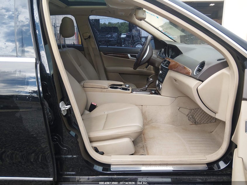 2014 Mercedes-benz C class VIN WDDGF4HBXER308196 IAAI salvage auction — NORMAL WEAR, Clear (Alabama), sold $1,650 on 2026-08-10 (photo 5)