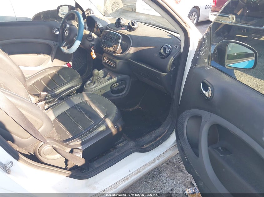 2016 Smart Fortwo VIN WMEFJ5DA6GK059268 IAAI salvage auction — REAR END, Clear (Oklahoma), sold $2,200 on 2026-09-09 (photo 5)