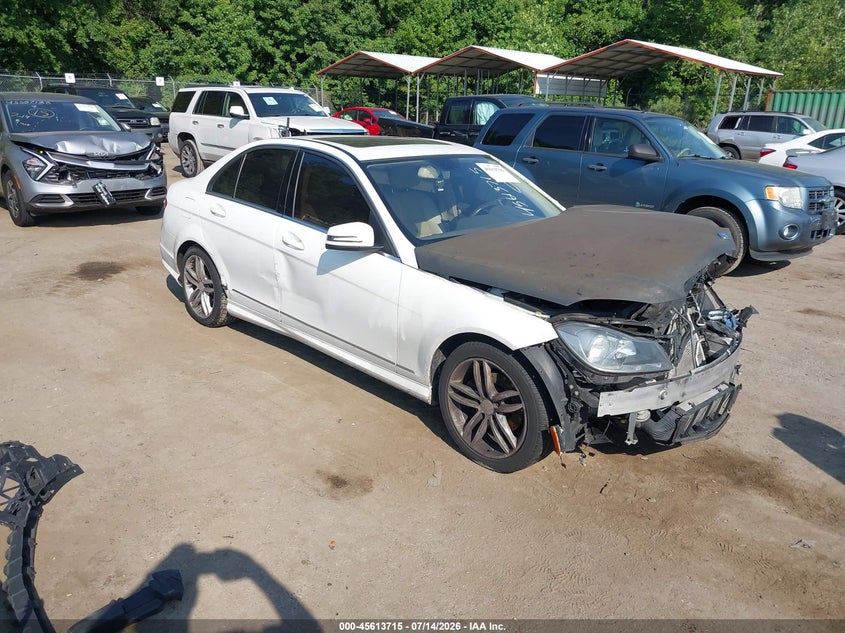 2013 Mercedes-benz C-klasse VIN WDDGF4HB4DR294651 IAAI salvage auction — FRONT END, Wait Title, sold $775 on 2026-08-18 (photo 1)