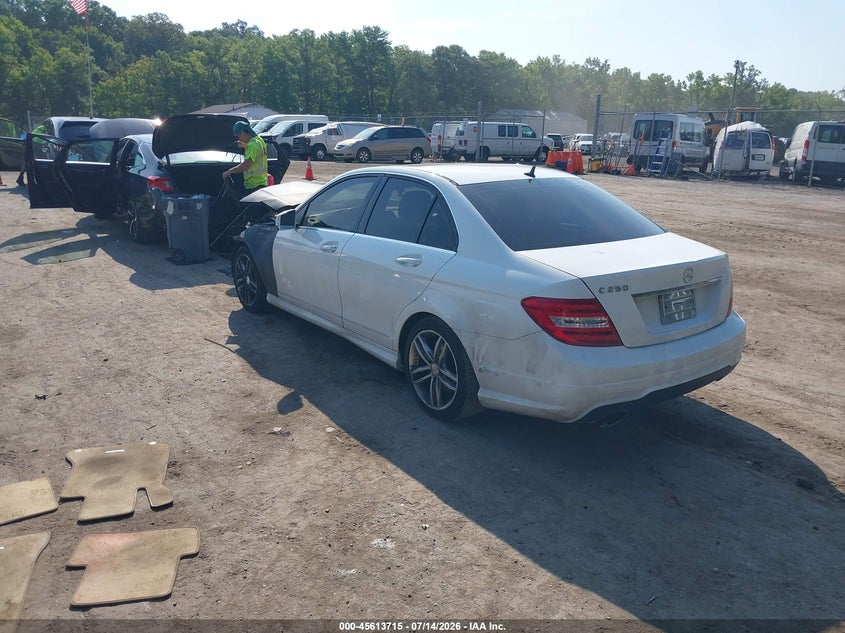 2013 Mercedes-benz C-klasse VIN WDDGF4HB4DR294651 IAAI salvage auction — FRONT END, Wait Title, sold $775 on 2026-08-18 (photo 3)
