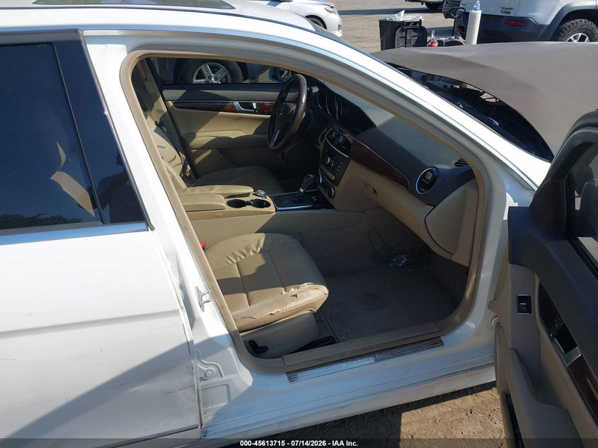 2013 Mercedes-benz C-klasse VIN WDDGF4HB4DR294651 IAAI salvage auction — FRONT END, Wait Title, sold $775 on 2026-08-18 (photo 5)