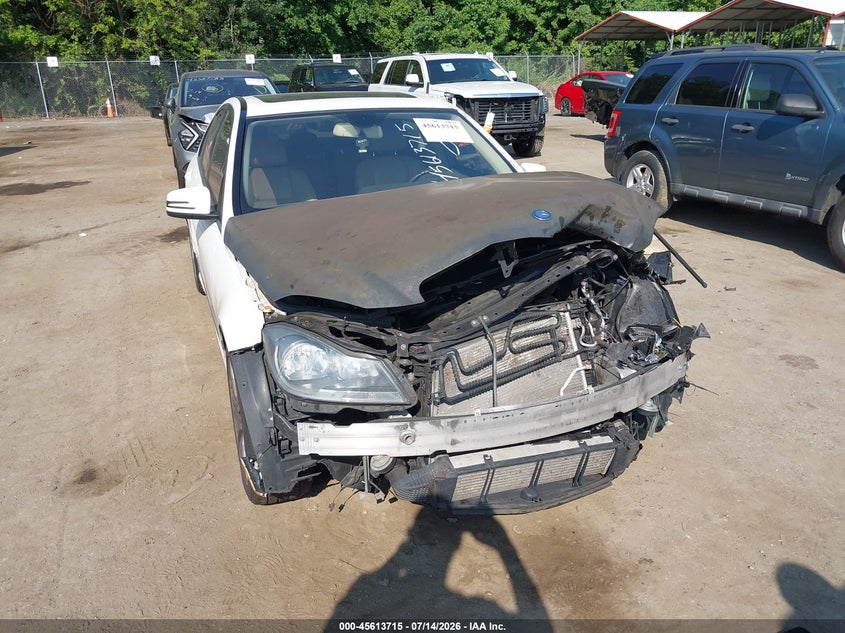 2013 Mercedes-benz C-klasse VIN WDDGF4HB4DR294651 IAAI salvage auction — FRONT END, Wait Title, sold $775 on 2026-08-18 (photo 6)