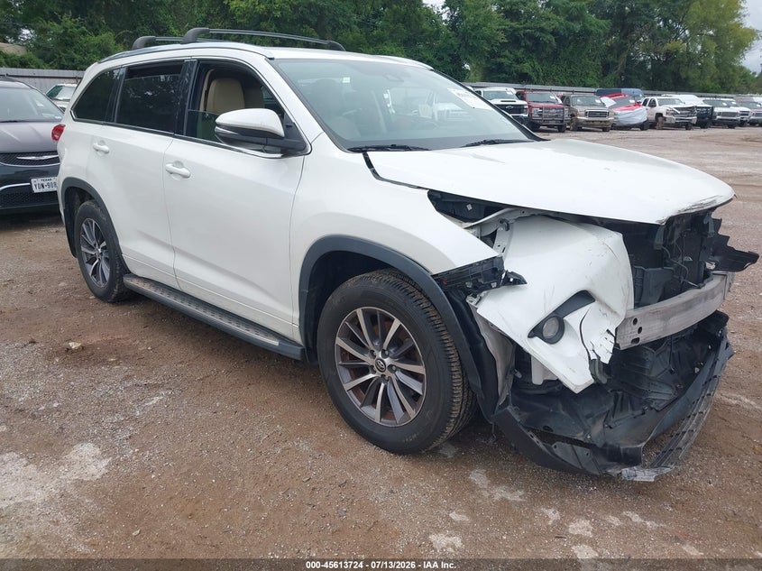 2017 Toyota Highlander VIN 5TDKZRFHXHS187756 IAAI salvage auction — NORMAL WEAR, Clear (Arkansas), sold $4,850 on 2026-07-23 (photo 1)