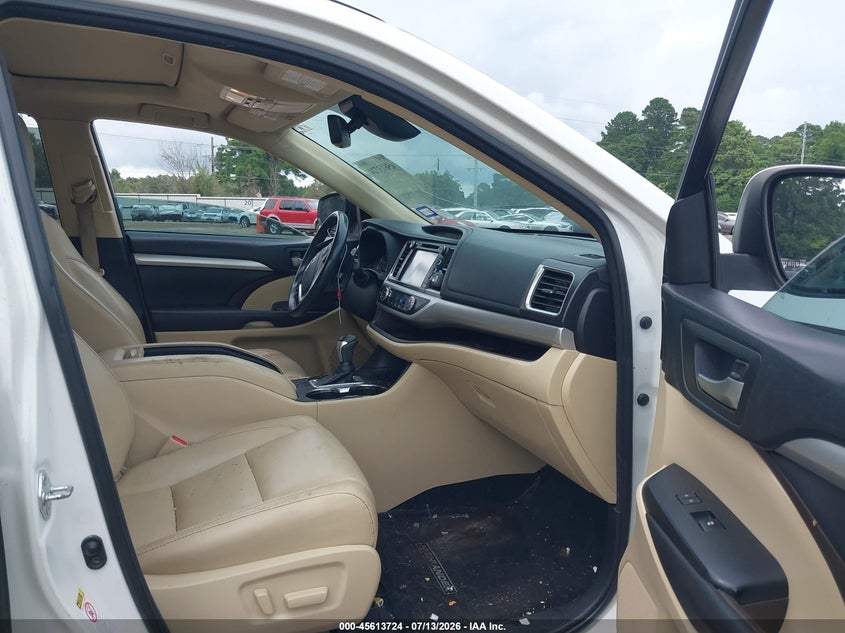 2017 Toyota Highlander VIN 5TDKZRFHXHS187756 IAAI salvage auction — NORMAL WEAR, Clear (Arkansas), sold $4,850 on 2026-07-23 (photo 5)