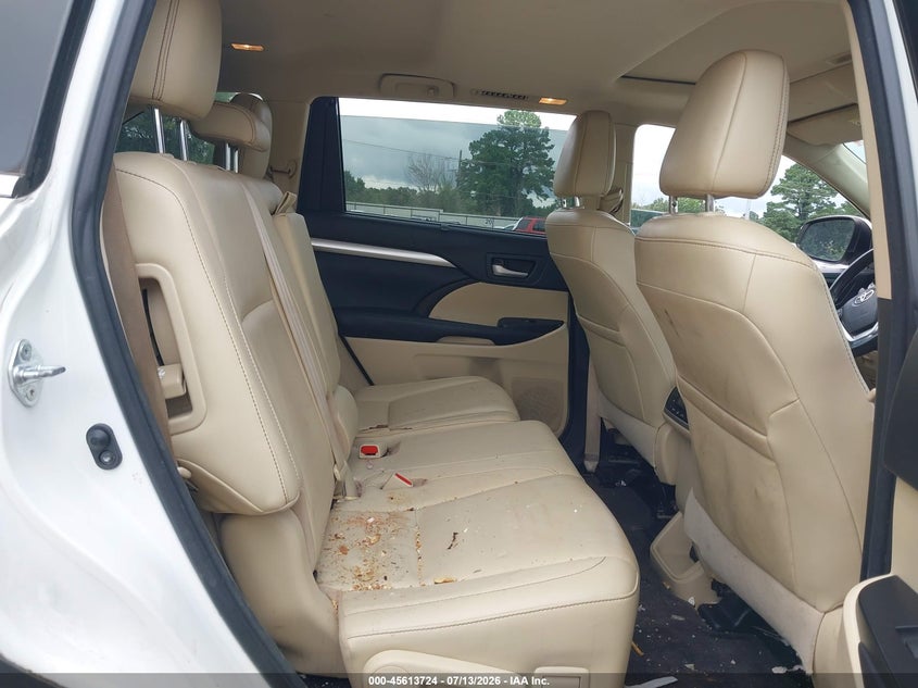 2017 Toyota Highlander VIN 5TDKZRFHXHS187756 IAAI salvage auction — NORMAL WEAR, Clear (Arkansas), sold $4,850 on 2026-07-23 (photo 8)