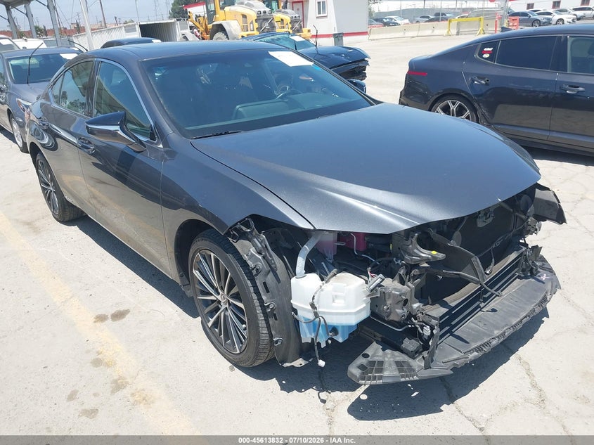 2022 Lexus ES VIN 58ADA1C19NU013469 IAAI salvage auction — FRONT & REAR, Salvage Title, sold $11,750 on 2026-09-01 (photo 1)
