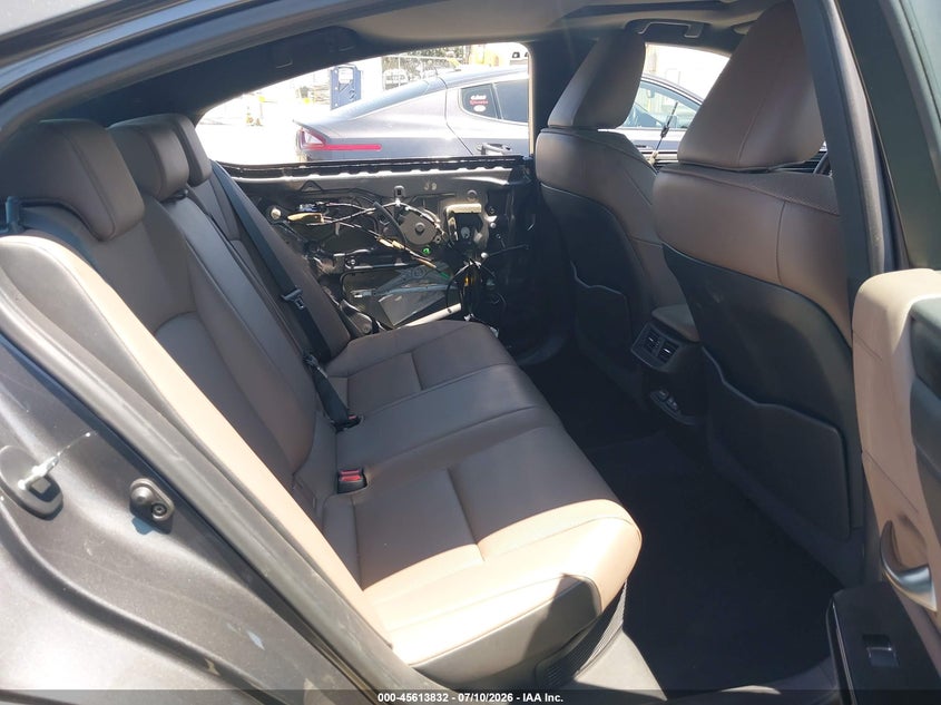 2022 Lexus ES VIN 58ADA1C19NU013469 IAAI salvage auction — FRONT & REAR, Salvage Title, sold $11,750 on 2026-09-01 (photo 8)