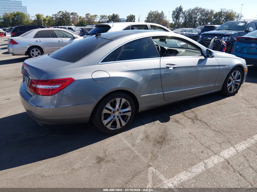 2011 Mercedes-benz E-class VIN WDDKJ5GB8BF062486 IAAI salvage auction — NORMAL WEAR, Clear - Dealer Only (California), sold $625 on 2026-07-30 (photo 4)
