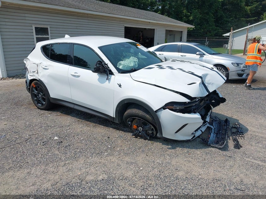 2023 Dodge Hornet VIN ZACNDFAN0P3A03077 IAAI salvage auction — FRONT & REAR, Salvage Title, sold $1,850 on 2026-08-17 (photo 1)