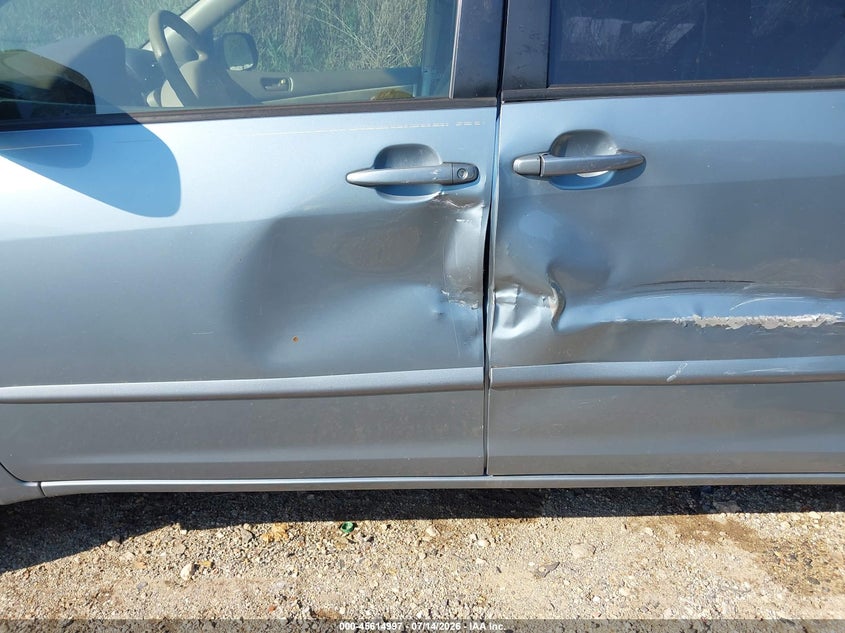 2006 Toyota Sienna VIN 5TDZA23C96S479417 IAAI salvage auction — SIDE, Salvage - Greater Than 75% (Maryland), sold $700 on 2026-08-02 (photo 6)