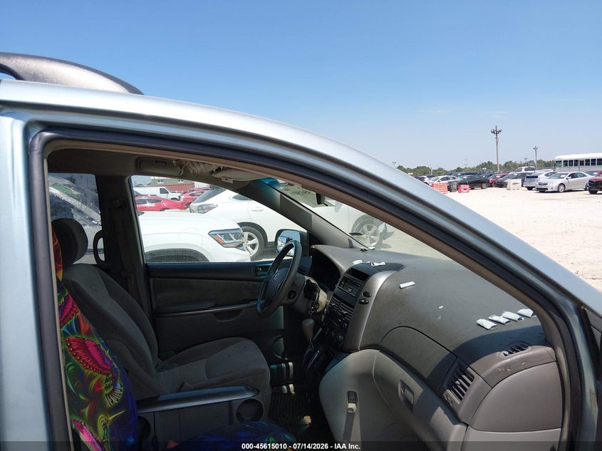 2008 Toyota Sienna VIN 5TDZK23C38S125277 IAAI salvage auction — NORMAL WEAR, Clear (Indiana), sold $300 on 2026-07-28 (photo 5)