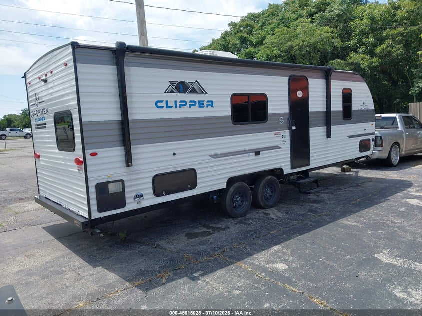 2025 Forest river Clipper VIN 5ZT2CWRB5SJ135641 IAAI salvage auction — NORMAL WEAR, Clear (Tennessee), sold $2,850 on 2026-07-16 (photo 2)