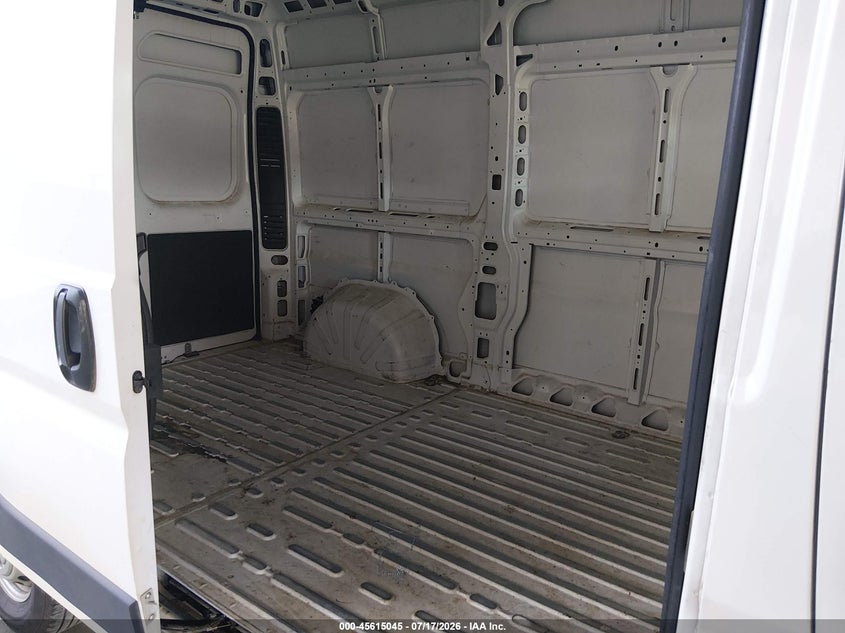 2025 Ram Promaster city VIN 3C6LRVCG6SE511691 IAAI salvage auction — SIDE, Wait Title, sold $17,200 on 2026-08-03 (photo 8)