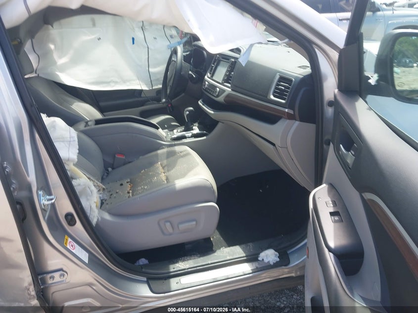 2016 Toyota Highlander VIN 5TDYKRFHXGS141311 IAAI salvage auction — NORMAL WEAR, Clear (Tennessee), sold $25 on 2026-07-16 (photo 5)